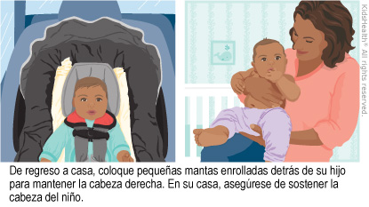 De regreso a casa, coloque pequenas enrolladas detras de su hijo para mantener la cabeza derecha. En su casa, asegurese de sostener la cabeza del nino.